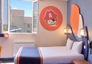 Explorers Hotel