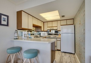 FALL RATES MAKE US AN OFFER! 1BR/1BA Condo Across from The Beach!