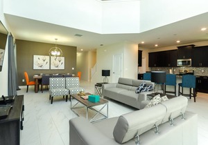 Family Friendly 5 Bed Spa Pool Home in Champions Gate