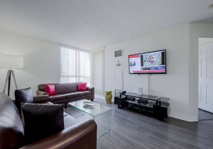 Family Size Massive 2 Bedroom 2 Bathroom Bay St Condo walk to Sick Kids Hospital