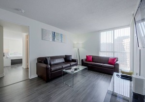 Family Size Massive 2 Bedroom 2 Bathroom Bay St Condo walk to Sick Kids Hospital