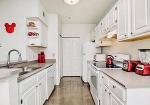 Family style-Resort Condo, 8 ml to Disney, gated community, next to the pool 🎢🎡☀️