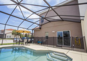 Four Bedroom w/ Screened Pool Close to Disney 4563