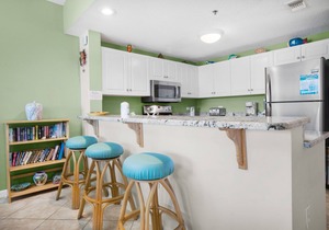 🌴FREE Beach Service~FAB Balcony Views~Walk2Beach~2 Pools~2BR Leeward Key 204🌴