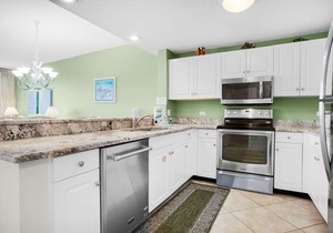 🌴FREE Beach Service~FAB Balcony Views~Walk2Beach~2 Pools~2BR Leeward Key 204🌴