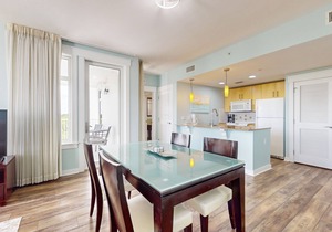 Golf-course & water-view condo with central AC, shared pool/hot tub
