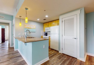 Golf-course & water-view condo with central AC, shared pool/hot tub