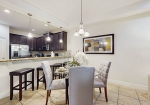 Gorgeous Snowbird-friendly home with pool, hot tub, & gym - close to theme parks