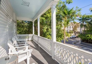 Heated Pool, Private Parking - Creme Brulee Suite
