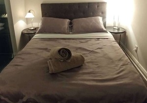 High End Toronto Downtown Condo (Bay/Museum station)