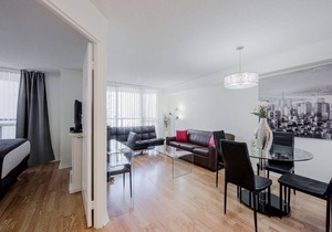 High Floor Bay St. Condo (Sleeps 4) w. Large Balcony Walk to Sick Kids Hospital