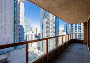 High Floor Bay St. Condo (Sleeps 4) w. Large Balcony Walk to Sick Kids Hospital