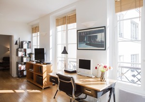 Historical Bastille St Antoine, Calm, Chic loft.