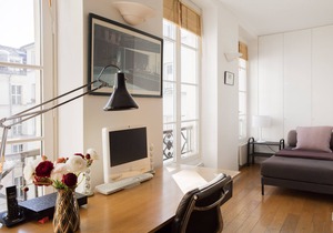 Historical Bastille St Antoine, Calm, Chic loft.