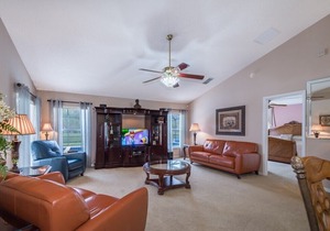 House of Views-Private South Facing Pool, WiFi, Games Room, Lakeview