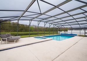 House of Views-Private South Facing Pool, WiFi, Games Room, Lakeview
