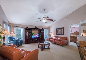 House of Views-Private South Facing Pool, WiFi, Games Room, Lakeview