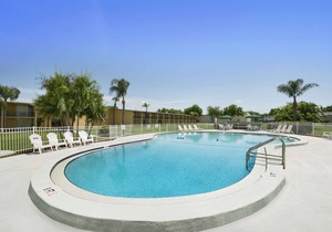 Howard Johnson by Wyndham Winter Haven FL