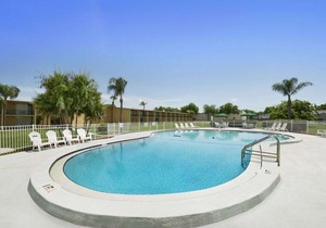 Howard Johnson by Wyndham Winter Haven FL
