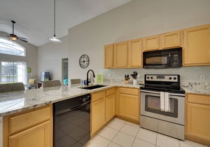 Kissimmee Getaway w/Pool ~ 7 Mi to Disney!