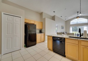 Kissimmee Getaway w/Pool ~ 7 Mi to Disney!
