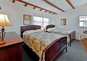 Lake Blue Resort - #4 - *Waterfront, Sandy Beach, boat slips, heated pool