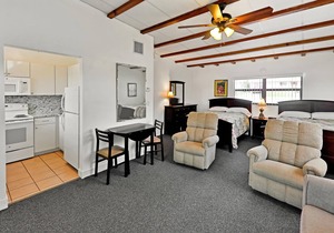 Lake Blue Resort - #4 - *Waterfront, Sandy Beach, boat slips, heated pool