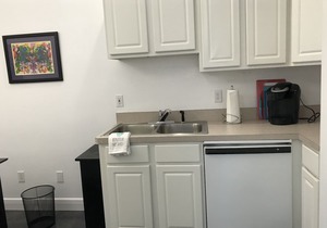 Lakefront Artist's Studio- Isolate in Luxury!