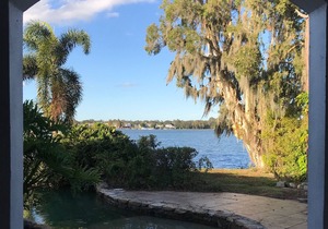Lakefront Artist's Studio- Isolate in Luxury!