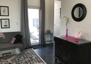Lakefront Artist's Studio- Isolate in Luxury!
