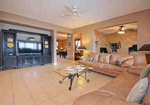 Large 5 Bedroom Pool Home - Bella Toscana