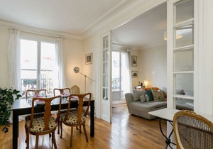 Left Bank - Walk to Eiffel Tower - Renovated - Safe and Authentic Neighborhood
