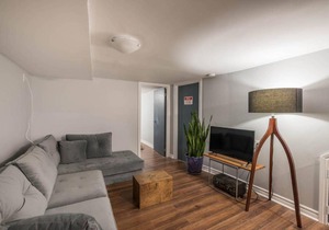 Leslieville Courtyard 1 Bedroom Apartment