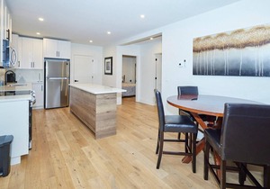 Luxury rental with a great location-walking distance to The Falls and attractions.