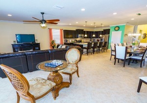 LUXURY RESORT ACROSS THE STREET FROM CLUBHOUSE. MINUTES TO DISNEY & SHOPPING.