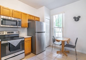 Luxury Resort Amenities - Bright and Modern Townhome