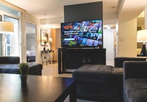 Magnificent Corner Suite 6