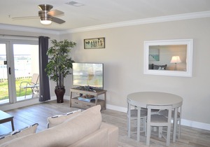 Maravilla Remodeled Poolside Condo🌞🌞Hallway Bunks😎😎Curved Tv🌴No Pets