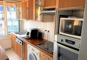Modern and luminous flat near Champs Elysees