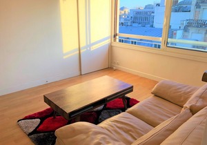 Modern and luminous flat near Champs Elysees