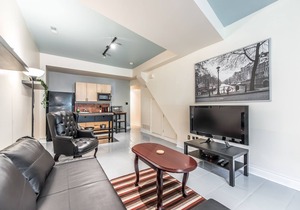Modern Urban King West 4 Bedroom With 2 Parking