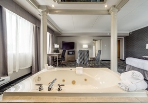 Monte Carlo Inn - Brampton Suites