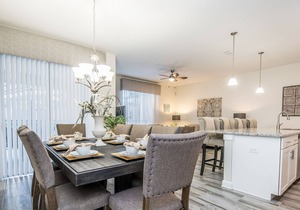 Nice 4 Bed Splash Pool Townhome in Storey Lake