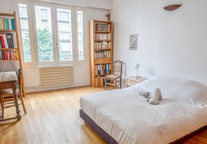 Nice and calm flat with terrace close to Buttes-Chaumont in Paris - Welkeys
