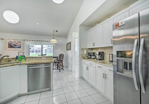 Pool + Game Room, 5 Mi to Disney: Kissimmee Home!