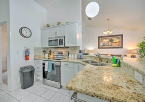 Pool + Game Room, 5 Mi to Disney: Kissimmee Home!
