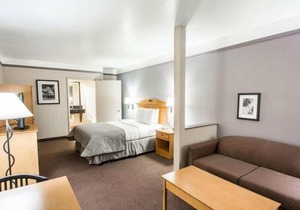 POOL OPEN! LOVELY KING UNIT FOR 4 GUESTS! BREAKFAST, SHUTTLE