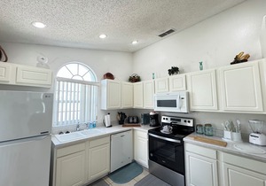 Premier Host-Beautiful 4BR/2BA Pool Home on Conservation Lot - Disney 15 Minutes