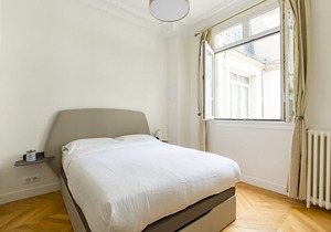 Pristine near Parc Monceau, by Veeve