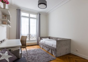 Pristine near Parc Monceau, by Veeve